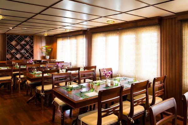 RV Bassac Pandaw Dining