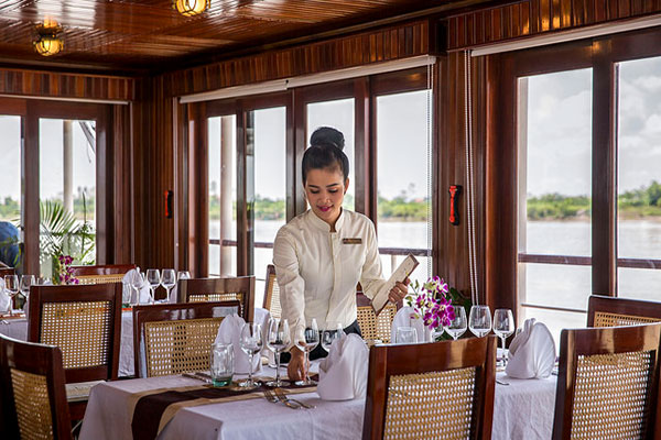 RV Angkor Pandaw Dining