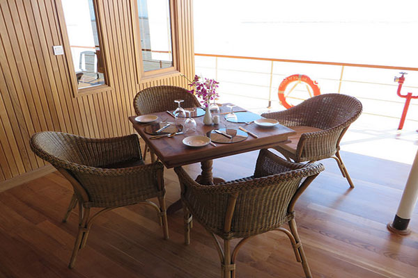 RV Kindat Pandaw Outdoor Dining