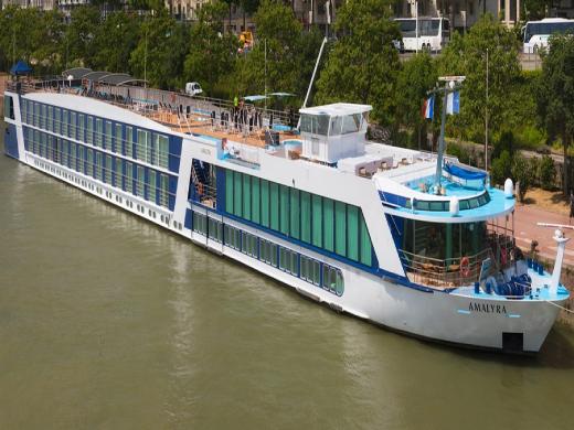 7 Night City Escapes: The Seine